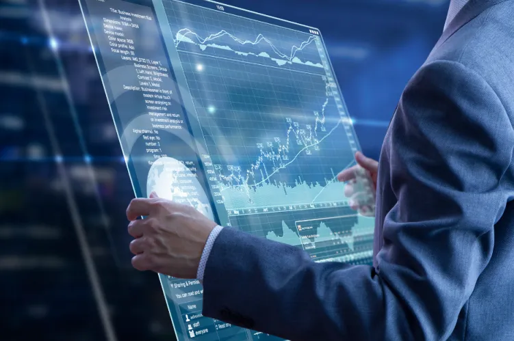 elegancki mężczyzna obsługuje elektroniczny panel 