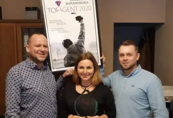 zespół ludzi w nagrodą 