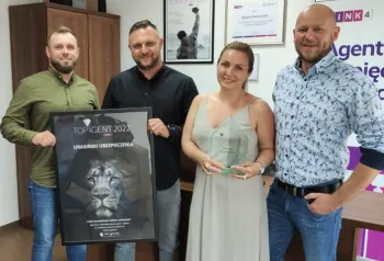 zespół ludzi w nagrodą 