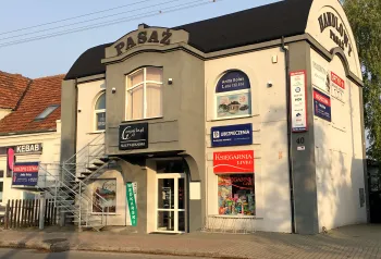 pasaż handlowy z obiektami usługowymi 